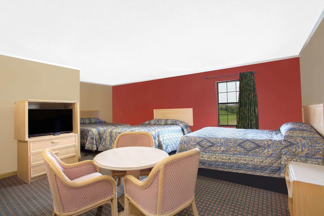 Knights Inn Wildersville Bagian luar foto