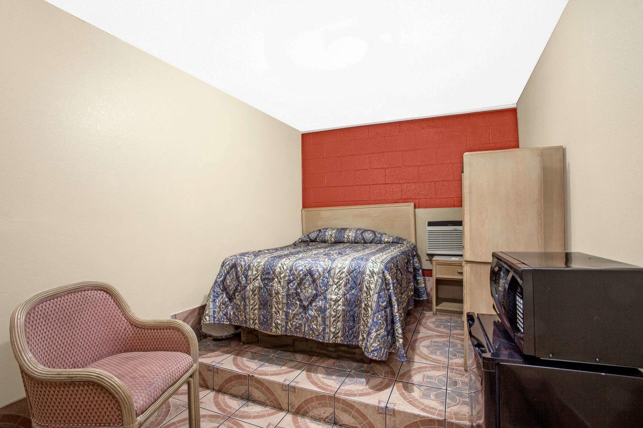 Knights Inn Wildersville Bagian luar foto