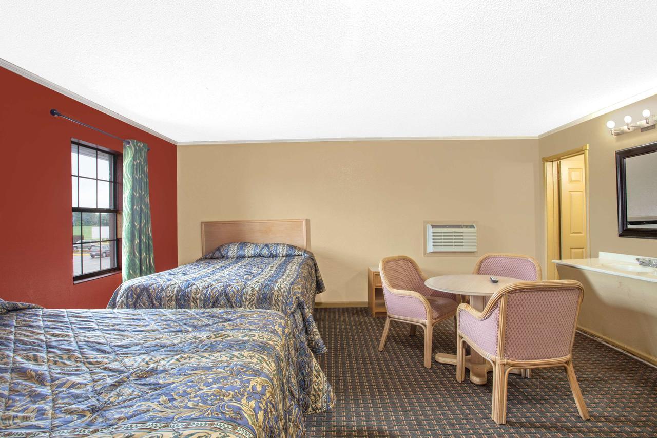 Knights Inn Wildersville Bagian luar foto
